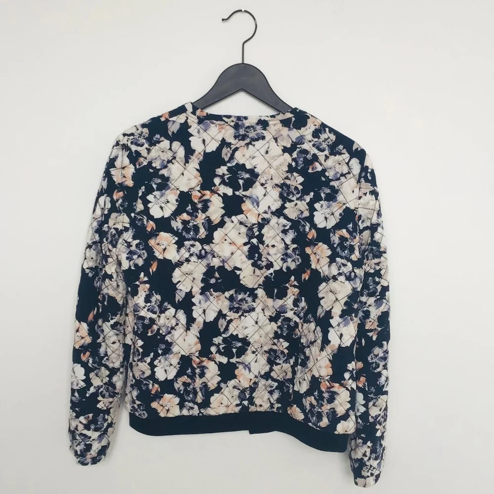 SOAKED IN LUXURY size M/L quilted jacket with blue/white/rose floral pattern - Picture 5 of 14